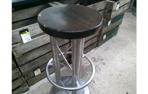TABOURET DE BAR .