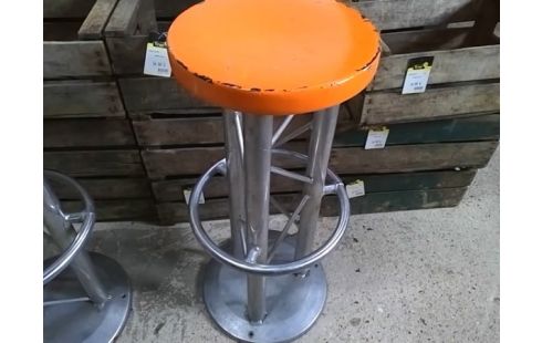 TABOURET DE BAR .