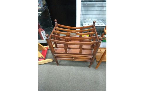 PORTE REVUES 1 TIROIR A RESTAURER