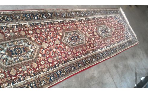 TAPIS NOUE MAIN ROUGE MET VERTE