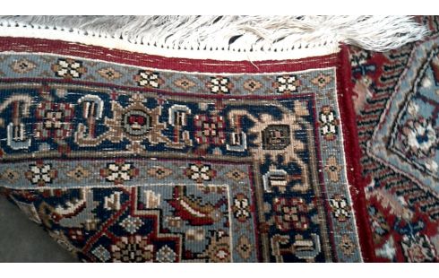 TAPIS NOUE MAIN ROUGE MET VERTE