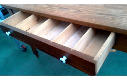 TABLE DE SALLE A MANGER PIN 1 TIROIR ANCIEN