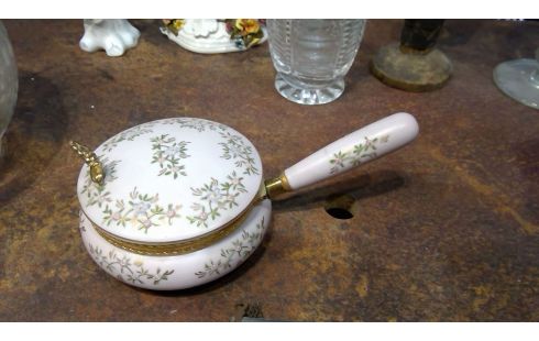 POELON EN PORCELAINE 