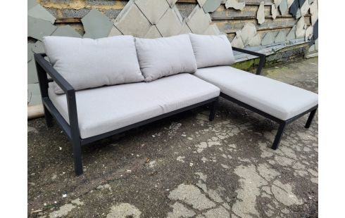 SALON D'ANGLE DE JARDIN