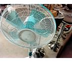 VENTILATEUR SUR PIED .