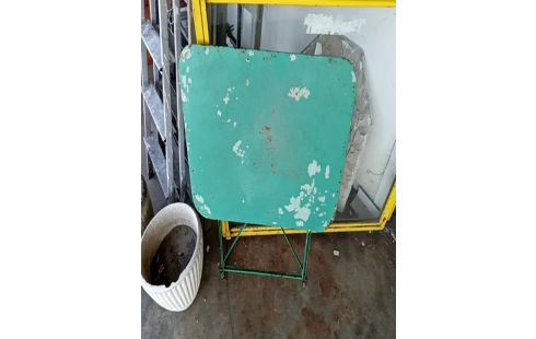 TABLE PLIANTE MÉTAL