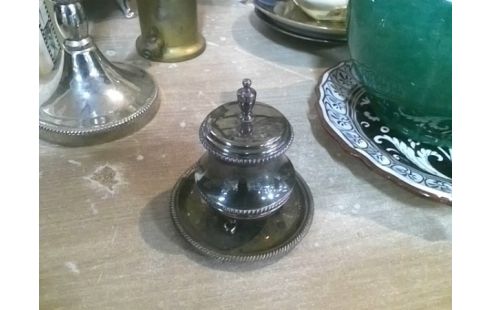 ANCIEN BRIQUET EN L'ETAT