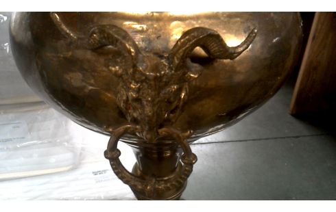 BLOEMPOT OP VOET KOPER