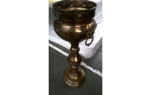 BLOEMPOT OP VOET KOPER