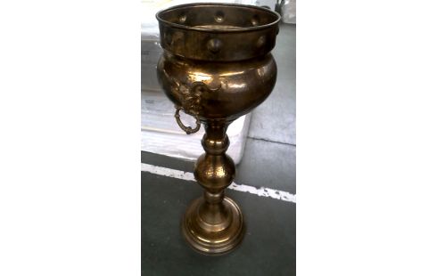 BLOEMPOT OP VOET KOPER