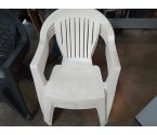 4 CHAISES EXTERIEUR PLASTIQUE