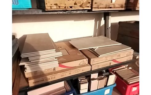 CARRELAGES LE LOT ENVIRON 5 M2 + PLINTHES