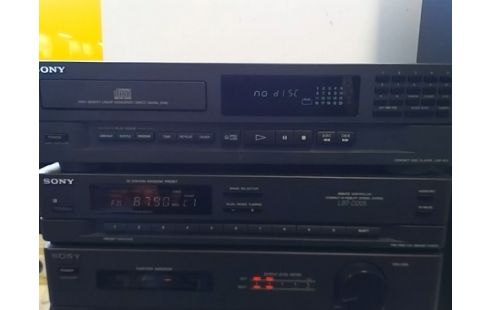 CHAINE HIFI SONY (LECTEUR K7 HS) AVEC 2 ENCEINTES