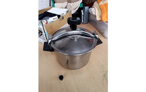 COCOTTE MINUTE SEB + ACC SIFFLET