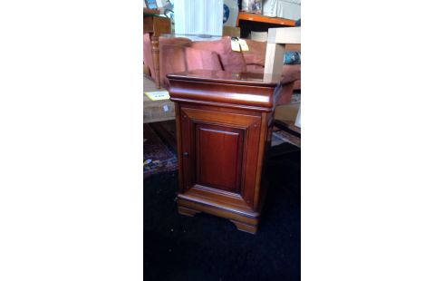 NACHTTISCH 1 TÜR / 1 SCHUBLADE GETÖNT KRISCHBAUM