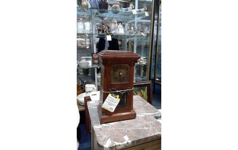 HORLOGE 1900 A POSER