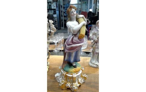 STATUE, , VASE, , VASE FÜR EINE BLUME, , BISCUITPORZELLAN