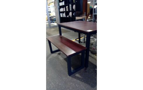 TABLE DE CUISINE + 2 BANCS