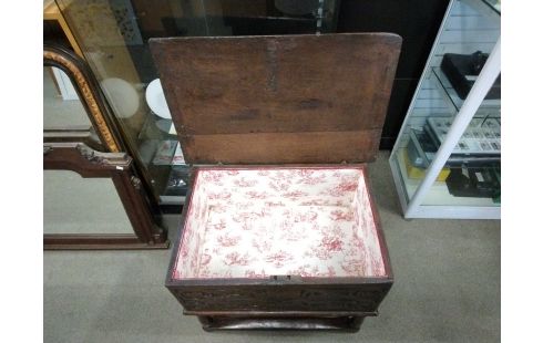 COFFRE STYLE LOUIS XIII TOILE DE JOUY