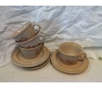 LOT DE 4 TASSES AVEC SOUCOUPES