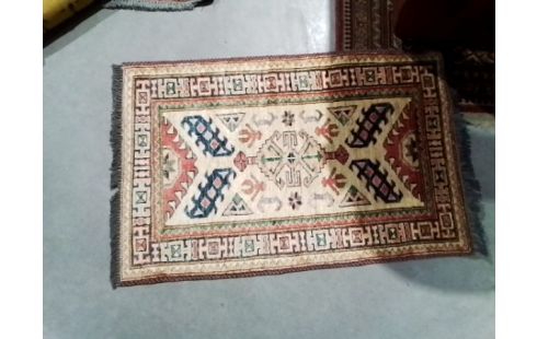 TAPIS BEIGE ROUGE BLEU 100/63