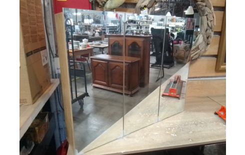 ARMOIRE A PHARMACIE TYPE MODERNE 3 PORTES MIROIRS
