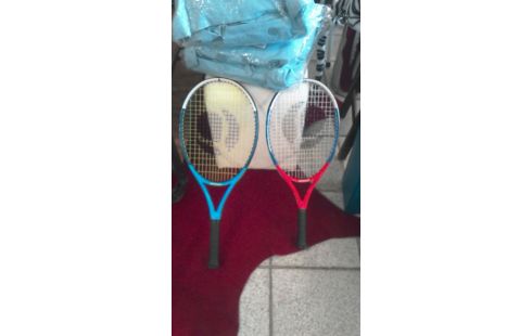 RAQUETTE  ARTENGO  DECATHLON   L' UNE