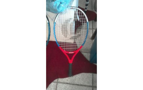 RAQUETTE  ARTENGO  DECATHLON   L' UNE