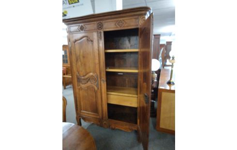 ARMOIRE NOYER STYLE LOUIS XV