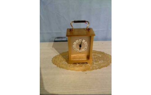 TISCHUHR GOLDFARBEN QUARZ