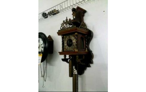 PENDELUHR HOLZ DUNKEL GUSSEISEN ZUM ÜBER.