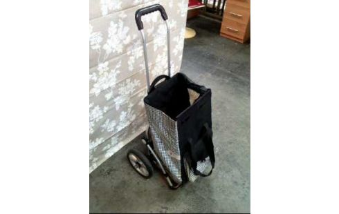 EINK.TROLLEY <ANDERS.> SCHWRZ. WEISS KARIERT