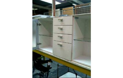 ARMOIRE CHAPEAU DE GENDARME BLANC