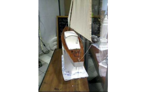 SEGELBOOT HOLZ MODELLBAU WEISS