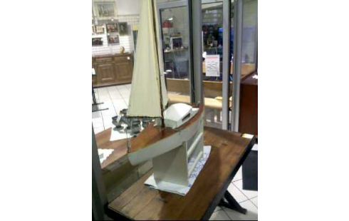 SEGELBOOT HOLZ MODELLBAU WEISS