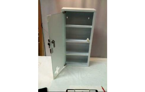 MEDIZINSCHRANK GLASTÜR KREUZ-MOTIV ABSCHL.BAR