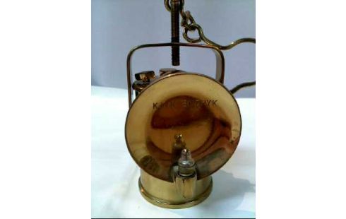 MIJNWERKERSLAMP KOOLSTOFVERBINDING