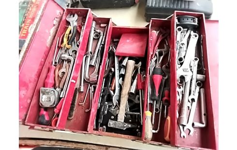 CAISSE A OUTILS ÉQUIPÉE