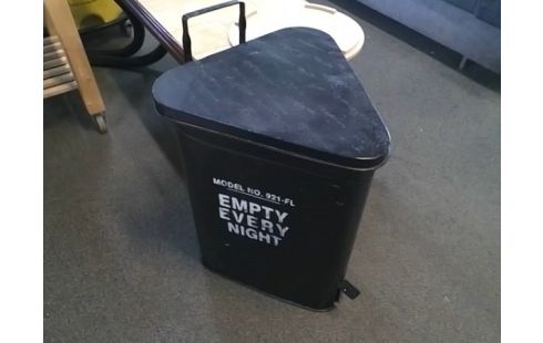 POUBELLE METAL TRIANGLE