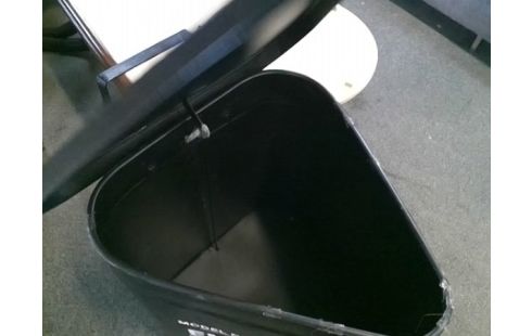 POUBELLE METAL TRIANGLE