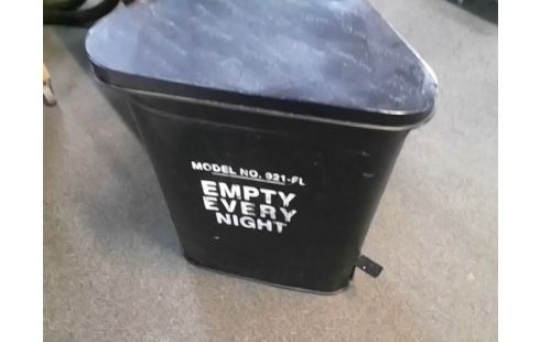 POUBELLE METAL TRIANGLE