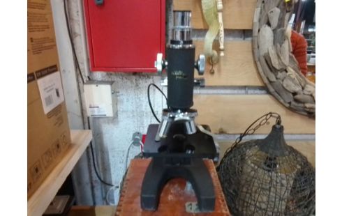 MICROSCOPE SCIENTIFIQUE + BOITE