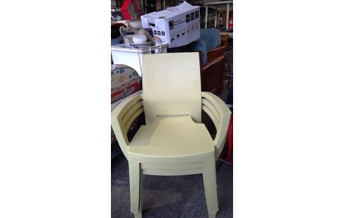 3 CHAISES  PVC