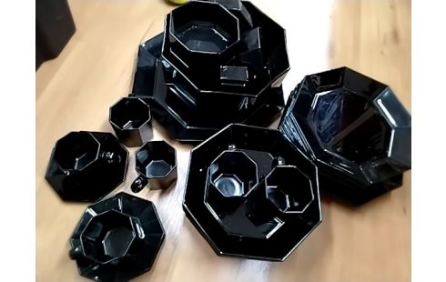 SERVICE Vaisselle couleur noire