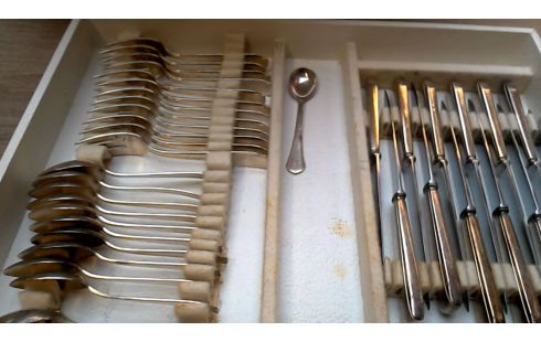 COUVERT ARGENTE ART DECO.