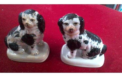 BEELDJE HOND LOT VAN 2