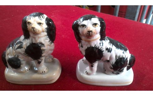 BEELDJE HOND LOT VAN 2