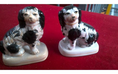 BEELDJE HOND LOT VAN 2