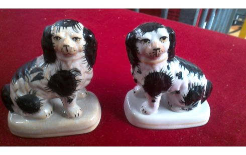 BEELDJE HOND LOT VAN 2