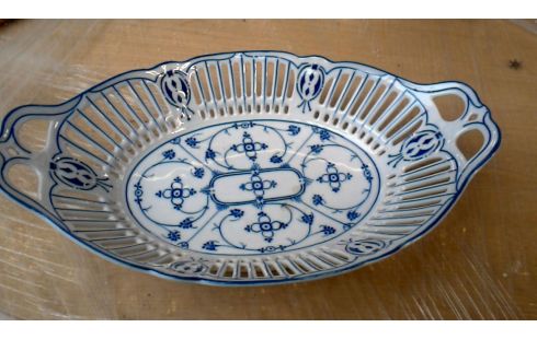 PLAT PORCELAINE BLANCHE BLEUE